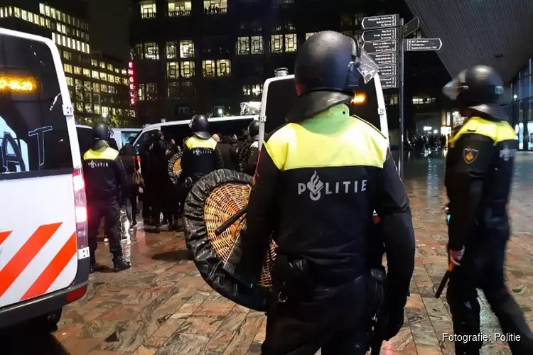 Tientallen aanhoudingen bij ongeregeldheden in Rotterdam