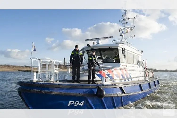 Drugssmokkelaars proberen te vluchten met bunkerschip, 170 kg coke gevonden