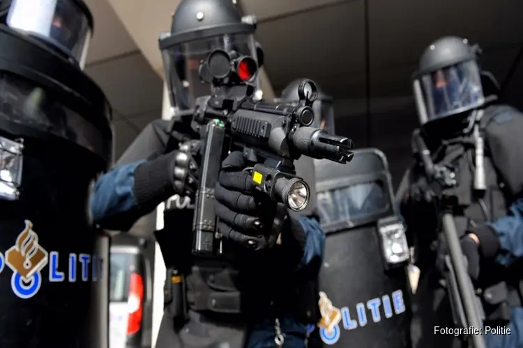 Mannen met wapens in Schiedam aangehouden