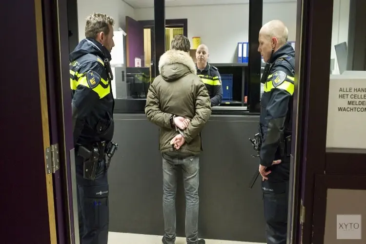 Politie Rotterdam houdt man met waarschuwingsschoten aan