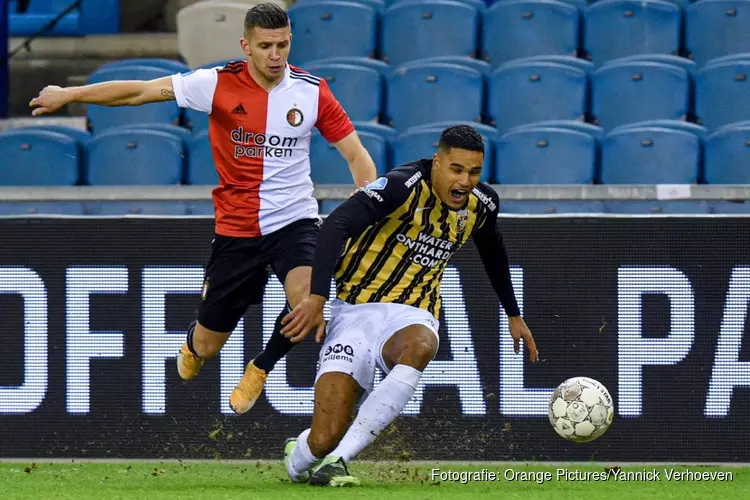 Vitesse wint slag om derde plaats en maakt einde aan ongeslagen reeks Advocaat