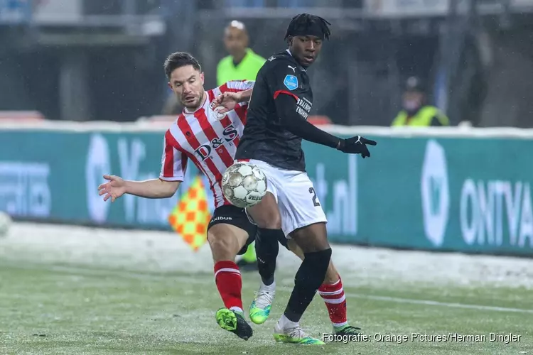 PSV in doelpuntrijk duel langs Sparta
