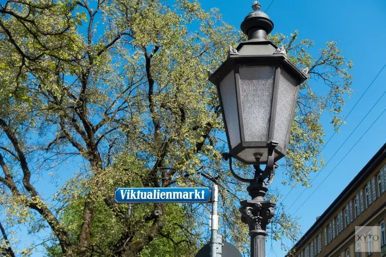 Geschiedenisles op straat Rotterdamse straatnamen met een QR-code toegelicht