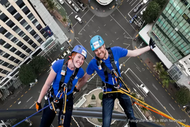 Abseilen vanaf het WTC voor het goede doel Make-A-Wish Nederland organiseert Rope for Hope