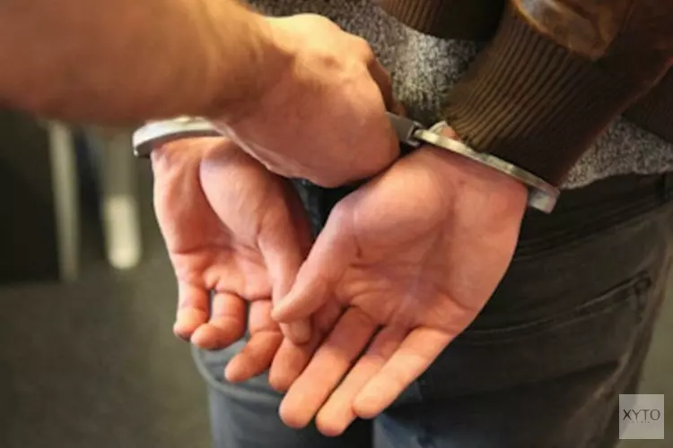 Aanhouding van 7 mannen in Oud-Beijerland na doorzoeking drugspand