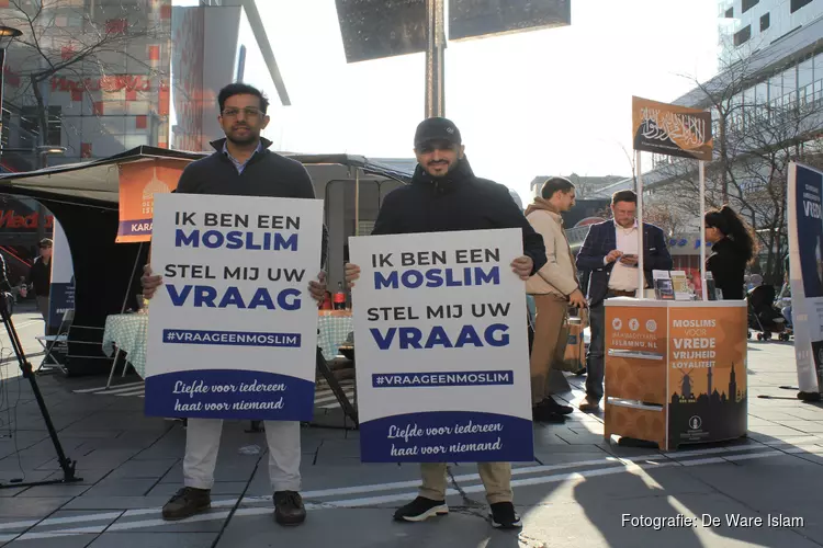 Ludieke actie in Rotterdam: &#39;Ik ben een moslim, stel mij uw vraag&#39;
