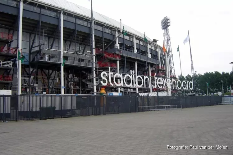 Man gewond na steekincident in De Kuip