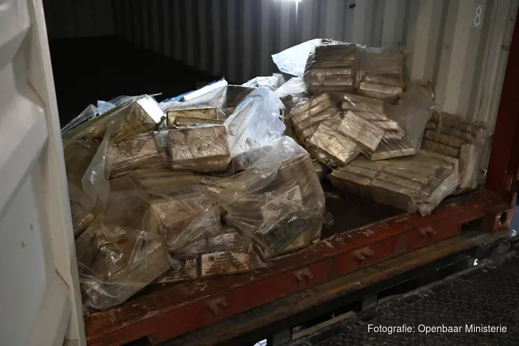 Tip leidt naar 525 kilo cocaïne op schip in Rotterdamse haven