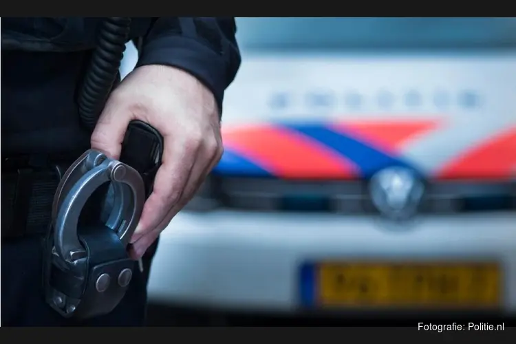 Vuurwapen van straat na aanhouding 22-jarige Rotterdammer