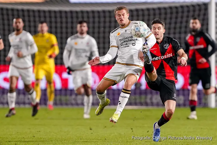 Almere City FC doet goede zaken met winst op Excelsior