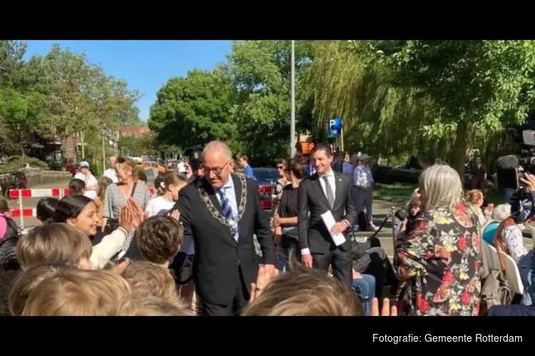 Zwaai burgemeester Aboutaleb uit op 25 augustus