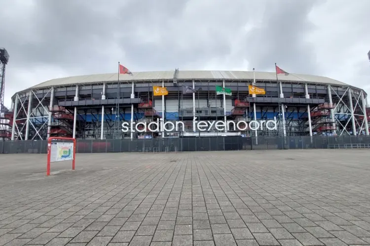 Klassieker Feyenoord-Ajax van de baan door politiestaking