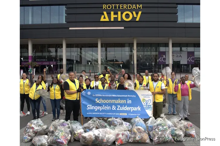 Internationale Schoonmaakactie door WMS Church of God in Rotterdam