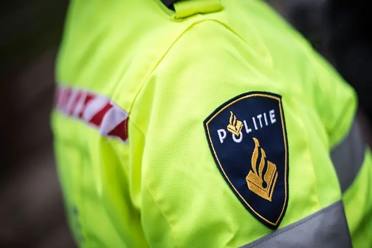 Man zwaargewond aangetroffen op straat Schiedam