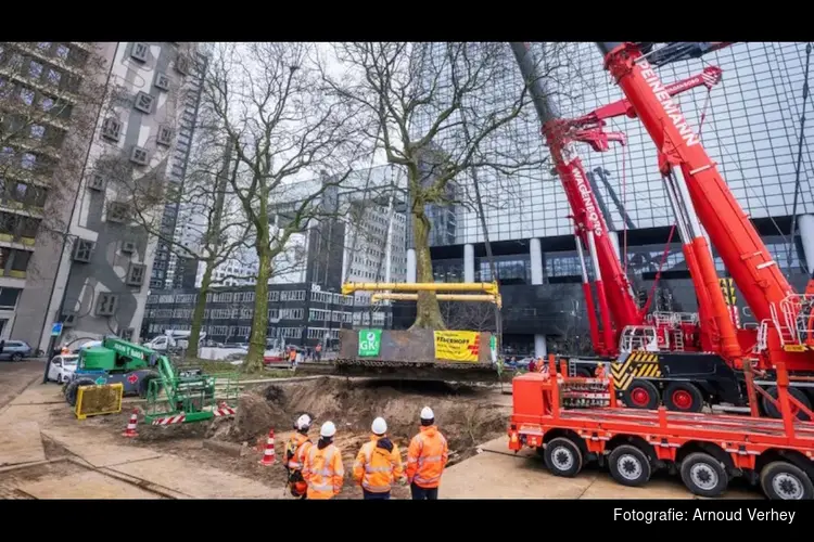 Laatste plataan Delftseplein verplaatst