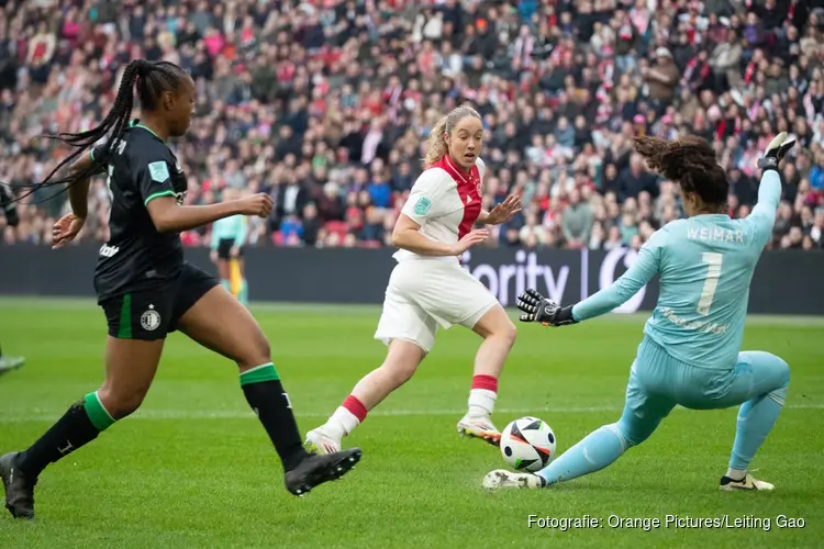 Ajax vrouwen kloppen Feyenoord in Arena